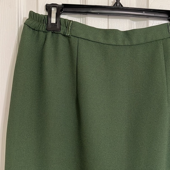 Women’s Lined Emerald Green Skirt - Picture 4 of 7